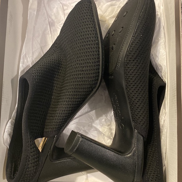 Shoes - Picture 3 of 4